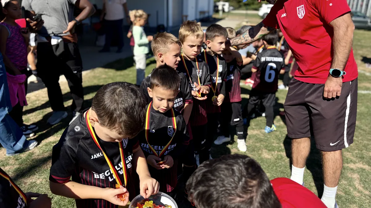 Bambini-Spieltag in Obenhausen — 16 Kids, Sonnenschein und Premieren