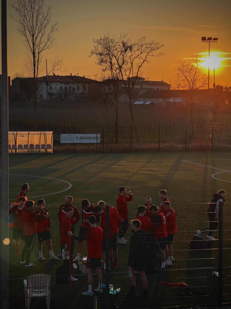 SV Tiefenbach beim Trainingslager in der Abendsonne am Gardasee